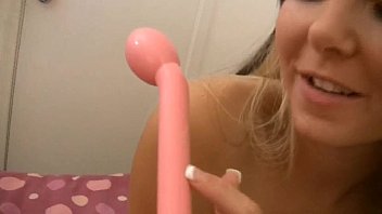 Teen cutie uses dildo to get pleasure