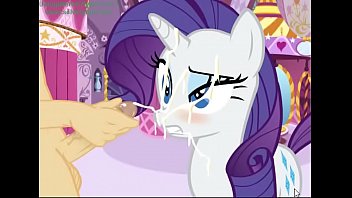 Rarity mamando