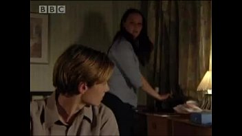 EastEnders: جانين يغوي جيمي