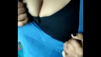 desi busty mom exposing boobs