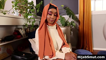 Ebony muslim girl learns how to make blowjobs