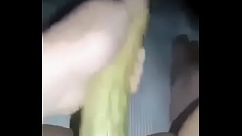 Rica madura se mete un pepino para mí