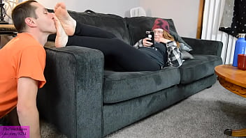 TSM - Amber lets me worship her feet before covering my face with them