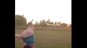 Big girl doin cartwheel