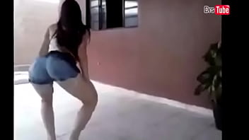 Novinha dançando funk