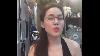 【Bigolive】キャバ嬢みたいな髪型のメガネ女子、テンション上がって激しく踊りだすｗｗｗｗ ※このエロ動画は上記ＵＲＬよりすぐに無料で見られます。 投稿元： 面白いエロ動画～薔薇… 