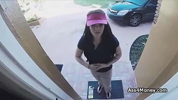 352px x 198px - Pizza delivery girl fucks for cash on video - XVIDEOS.COM