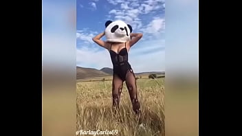 En el campo, putita panda