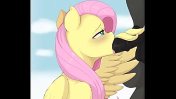 Fluttershy mamando