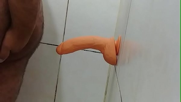 arrombando o cuzinho depois do banho toys [ Duration: 06:55 ]