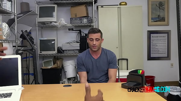 muscular dude lets director fuck his asshole til cumming gay [ Duration: 04:51 ]