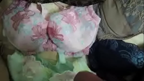 cum on sisters e pink lingerie bra cumshot [ Duration: 00:30 ]