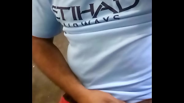 punheta rapida com a camisa do city gay [ Duration: 00:28 ]