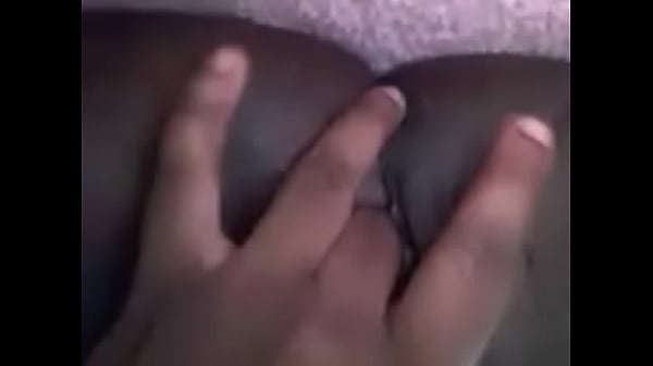 jamaican gyal rubbing her pussy lesbian [ Duration: 00:46 ]