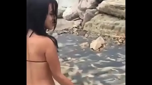 latina ecuatoriana con cuerpaso y cinturita baila sexy latina [ Duration: 00:34 ]