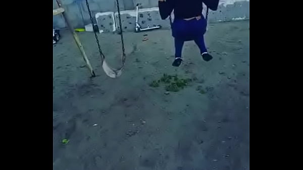 chica con enorme culo se balancea en columpio ass [ Duration: 00:24 ]