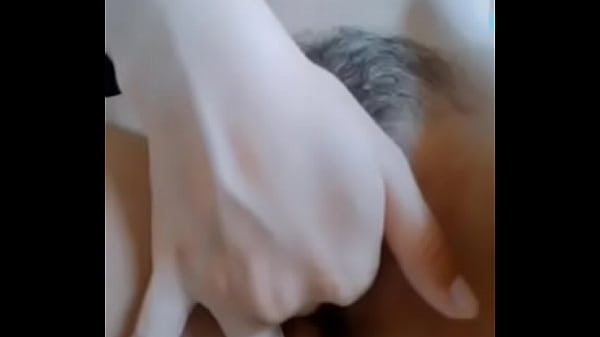 Em gái body ngon chỉ biết tự sướng móc lồn khi nứng
