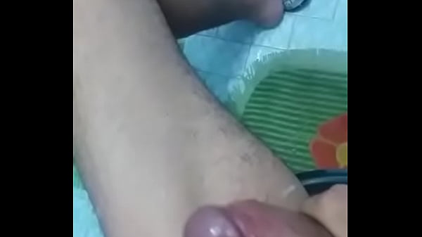 novinho gozando ssa punheta amador gay [ Duration: 00:34 ]