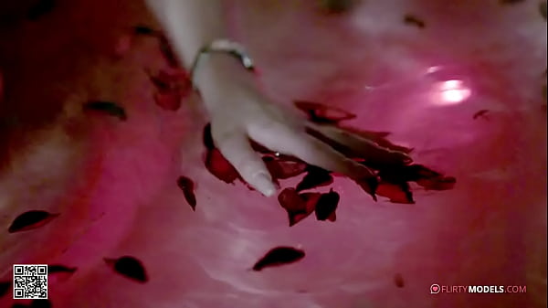 sexy webcam model naked bath show porn [ Duration: 01:35 ]