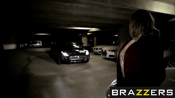 blonde on the secret service trailer blonde [ Duration: 00:54 ]