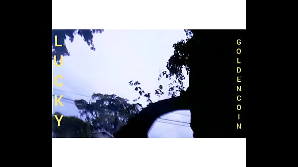 lucky goldencoin commando in baggie shorts gay [ Duration: 00:26 ]