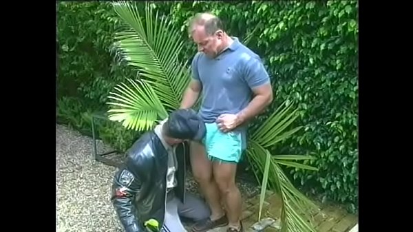 brunette dude give a hard blowy in the garden gay [ Duration: 05:47 ]
