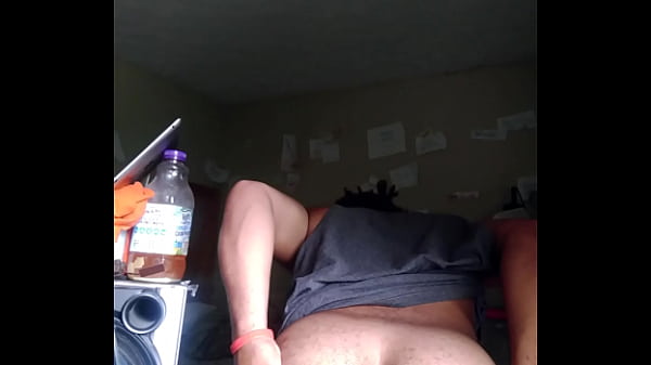 herschel shaking dat ass ass [ Duration: 00:56 ]