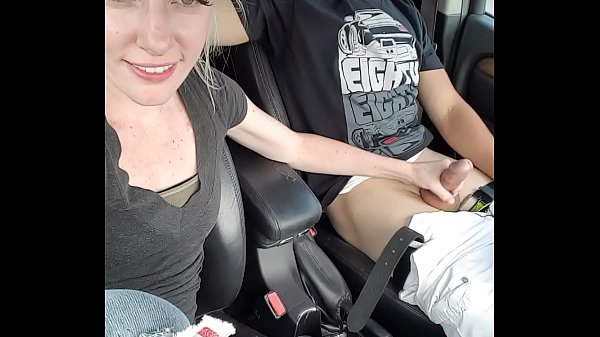 Blonda Se Filmeaza Cand Suge Pula In Trafic Pana Ejaculeaza In Gura Ei