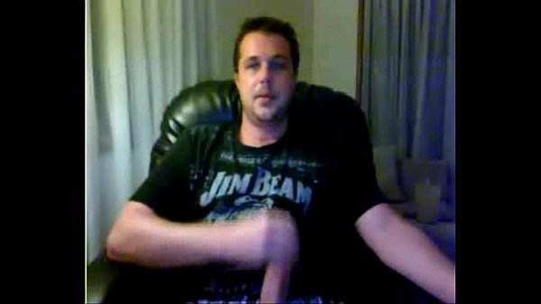 albanian guy infront of pc show his cock sex movie [ Duration: 09:42 ]