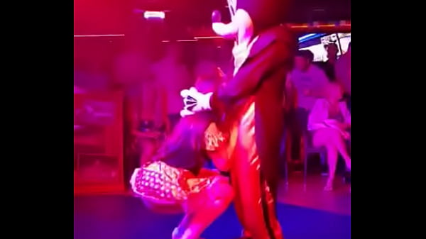 mickey fucking miney blowjob [ Duration: 00:44 ]