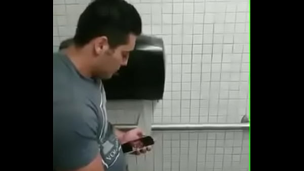 hetero en el ba ntilde o gay [ Duration: 01:23 ]