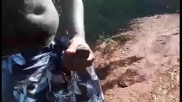 batendo uma ao ar livre gay [ Duration: 01:40 ]