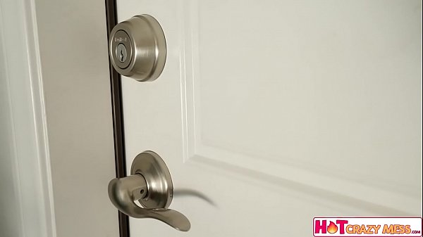 Paying Her Landlord With Creampie Fuck – Athena Faris – HotCrazyMess S4:E6