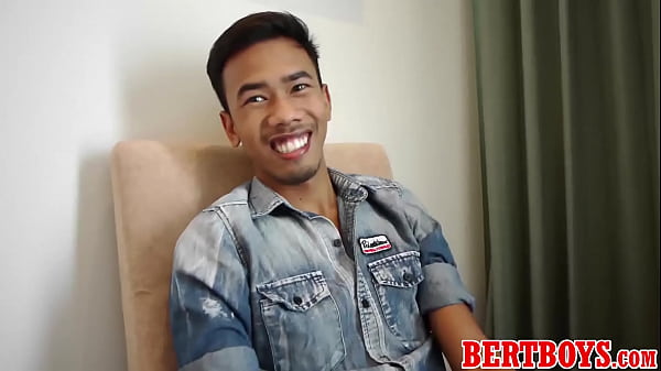 bert found cute note on grindr and they clicked immediately gay [ Duration: 06:59 ]