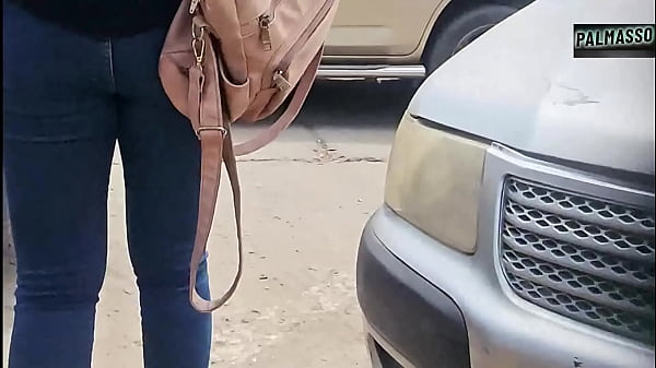 EN LA CALLE, Una señora que puede ser tu madre, tremenda madurita es pillada y termina follando con un joven desconocido, antes que llegue su esposo a casa