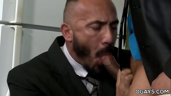 alessio romero gets fucked on the table gay [ Duration: 06:54 ]