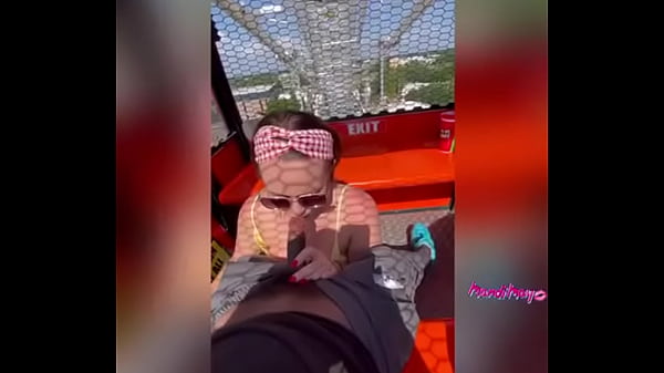 State fair slut sucks dick on the Ferris wheel
