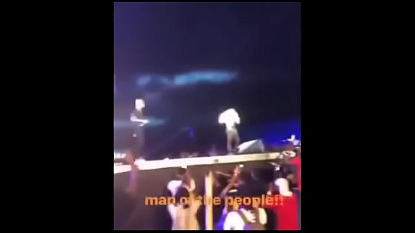 wizkid and tiwa savage kiss on stage blowjob [ Duration: 02:33 ]