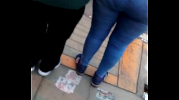 madura culona esperando carro ass [ Duration: 00:23 ]