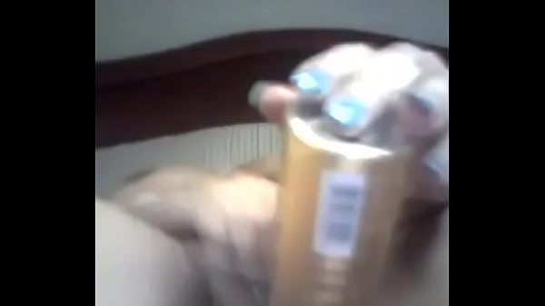 mi puta jugando con un desodorante sex movie [ Duration: 01:05 ]