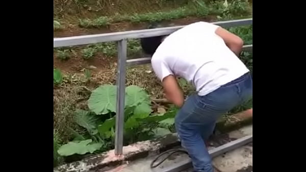 hot girl having bath bukkake [ Duration: 00:24 ]