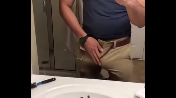 gostoso tirando o piroc atilde o para fora gay [ Duration: 01:06 ]