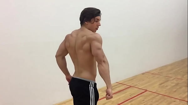 chico gym hot mostrando su hermoso y candente cuerpo gay [ Duration: 01:02 ]