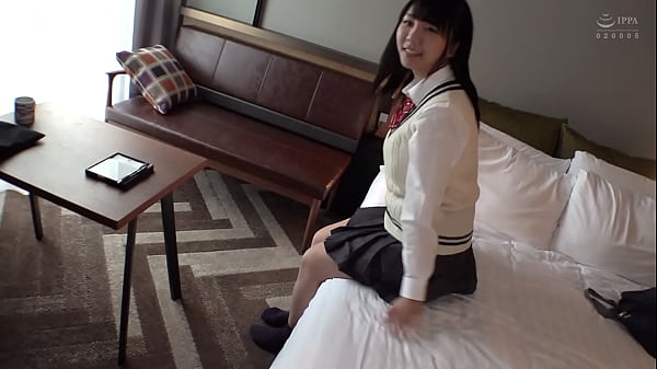 2ZvCy6B　ハメ撮り　巨乳JKとハメ撮り。でかくて魅力的なおっぱいがエロい。肉厚おっぱいのパイズリテクがエロい。バックでの連続ピストンでイキまくり。