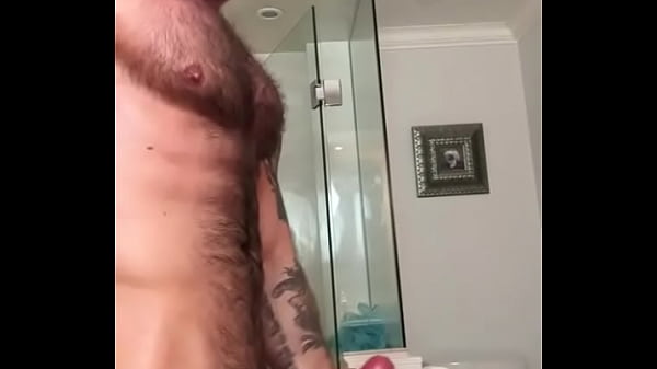 dotado peludo sarado na punheta gay [ Duration: 01:02 ]