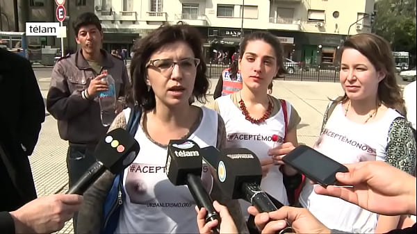 feministas se pasean desnudas sex movie [ Duration: 00:55 ]