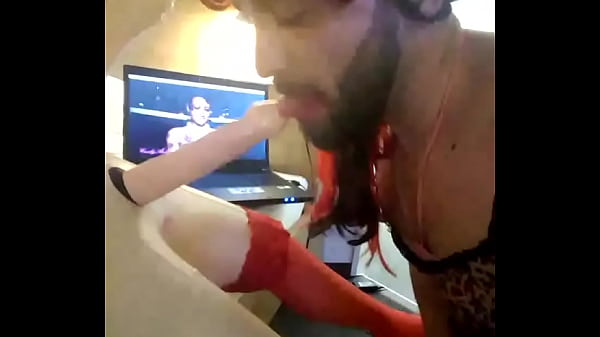 blase lucys gummischwanz blowjob [ Duration: 00:32 ]