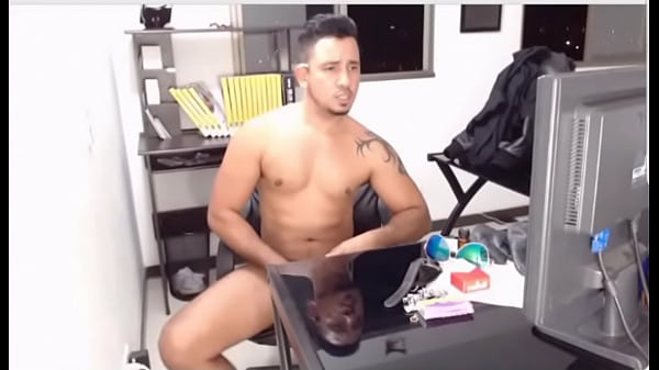 mi cam show gay [ Duration: 00:52 ]