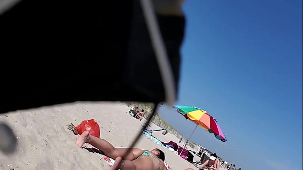 ▶ Crespshot - Beach Spy - Big Sexy Asj Sunbathing in Thong XNXX2 Video