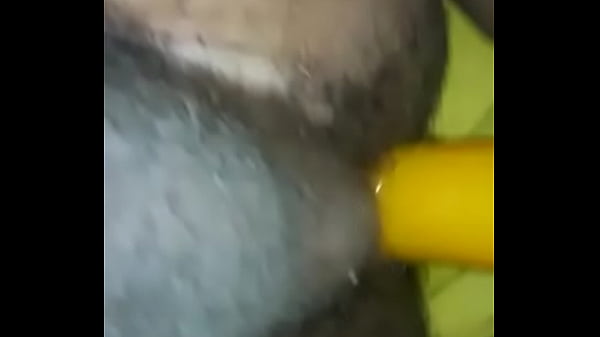 namorada comendo toys [ Duration: 00:43 ]